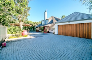 Property grounds - Inn Style Guesthouse (Cape Town)