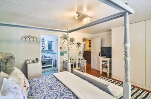1 bedroom, premium bedding, down comforters, minibar
