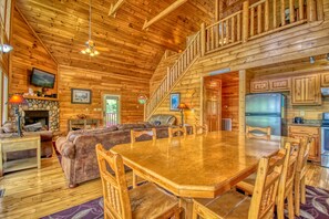 Interior - Redneck Ritz: Where Rustic Meets Ritzy in the Smokies! (GATLINBURG)