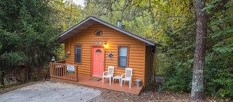 Cozy Hideaway in Sleepy Neighborhood - Free Attraction Tickets
