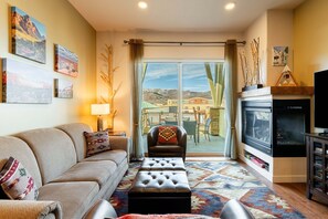 TV, fireplace - Bright and Airy Mountain Townhome. Walk to Shops, Dining, Trails + Hot Tub (Park City)