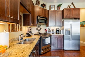 Refrigerador, microondas, horno, placa de cocina