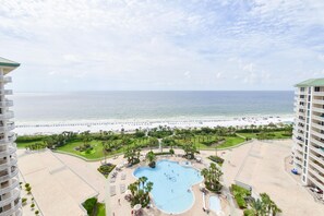 من حمّامات السباحة المغطاة، حمّام سباحة مُدفَّأ