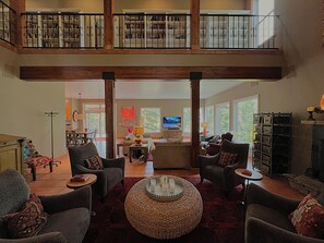 スマートテレビ、暖炉、テレビゲーム、テーブルサッカー台