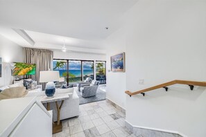 Smart-TV, DVD-spiller og stereoanlegg