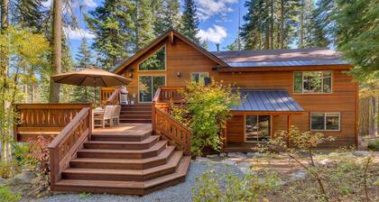 Tahoe Treehouse: 5 mh / 3. 5 BA viisi makuuhuonetta Homewoodissa, vuodepaikkoja 12