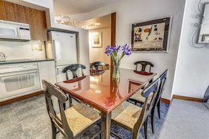 Fridge, microwave, oven, dishwasher - Spacious Top Floor Condo in Aspen (Aspen)