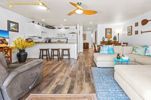 TV, DVD player, books - Maui Kamaole M-105 Ground Floor, Spacious, Secluded, Full A/C, Great Location (Kihei)