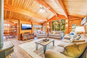 Smart TV, fireplace, foosball, table tennis - Reconnect on the River | Golf @ Suncadia+Uncover a Little Extra This Stay (Cle Elum)