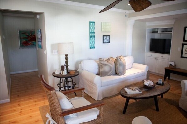 تلفزيون، مشغل دي في دي، ستيريو