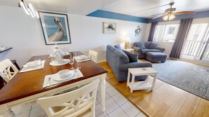 Dining - Great Condo and Beach View NEW A/C Unique Beach! Free Golf & Activities Daily (Panama City Beach)