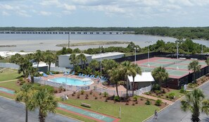 Sports court - Great Condo and Beach View NEW A/C Unique Beach! Free Golf & Activities Daily (Panama City Beach)