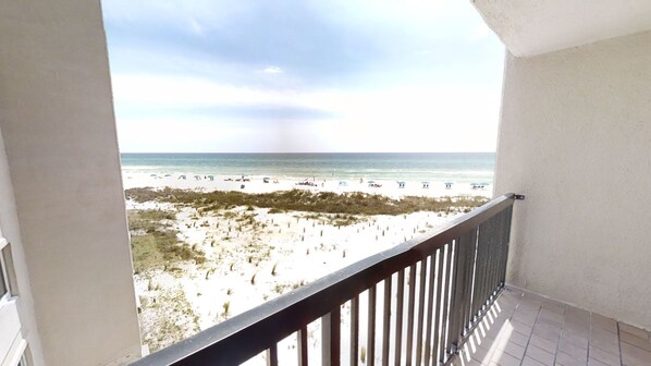 Property grounds - Great Condo and Beach View NEW A/C Unique Beach! Free Golf & Activities Daily (Panama City Beach)