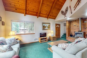 TV, fireplace - Classic Family-Friendly Home - Prime Location & Expansive Deck with Grill (Shaver Lake)