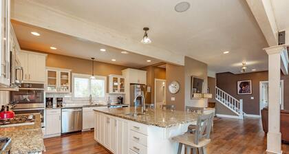 Luxury Lodge w/ Lake Access, Hot Tub & Games