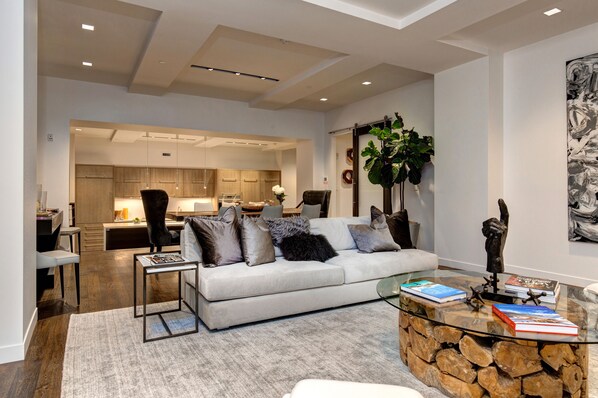 Téléviseur, foyer, chaîne audio