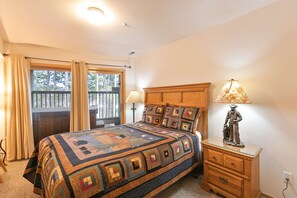 3 bedrooms, iron/ironing board, free Internet, bed sheets - Chimney Ridge Sunflower Townhome: Walk to Lift, Private Hot Tub (Breckenridge)