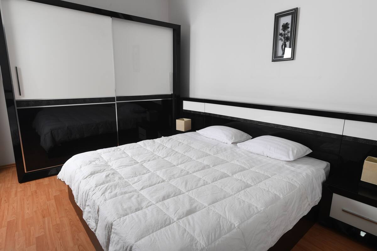 Svit Comfort - 1 kingsize-säng | Minibar, extrasängar och gratis wi-fi