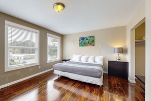 5 bedrooms, WiFi, bed sheets
