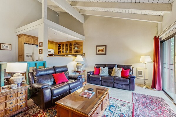 Fernseher, Kamin, DVD-Player, Tischfußball