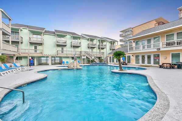 A heated pool - Pet-Friendly Poolside Escape at Beachfront Complex Offering Heated Pool (Corpus Christi)