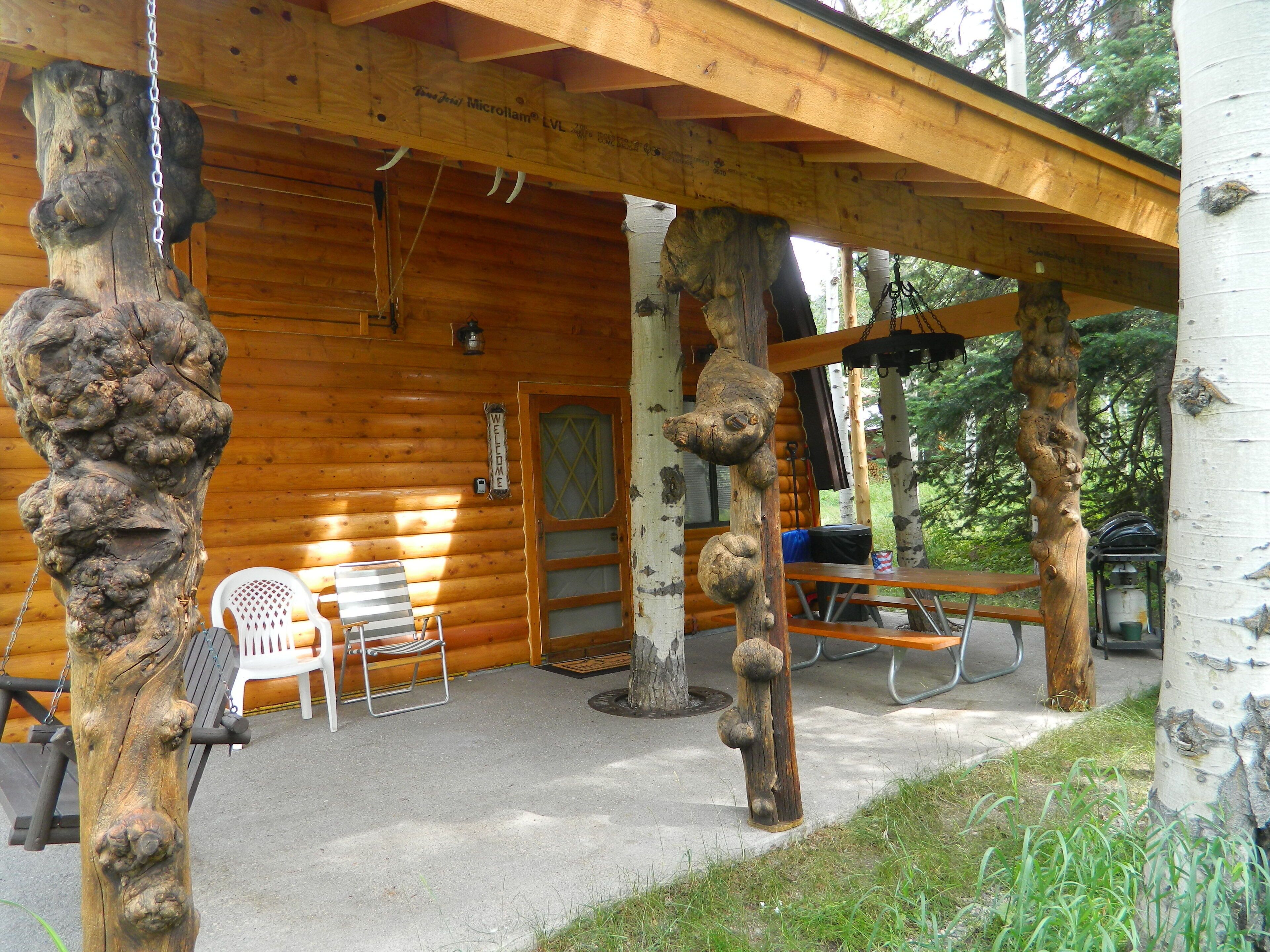 Wooded Bliss Two - Great duplex just 8 miles from Yellowstone National Park!