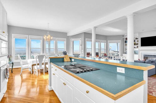 Spacious Sound Front Home with Private Pool!