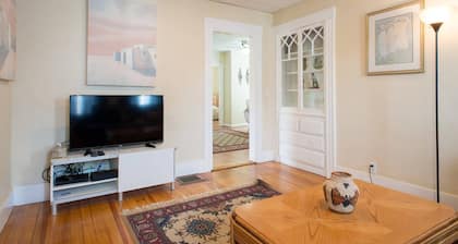 Salem Spacious Second Floor 3-4BR!