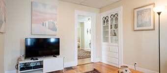 Salem Spacious Second Floor 3-4BR!