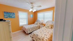 5 室のベッドルーム、アイロン / アイロン台、WiFi (無料)、ベッドシーツ