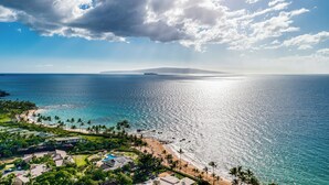 A coastal resort with a beach, palm trees, and a view of the ocean. - Palms at Wailea #1105 Lovely Ocean View, Near Complex Pool and Shared Hot Tub (Wailea)