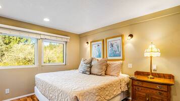 2 slaapkamers, een strijkplank/strijkijzer, internet, beddengoed