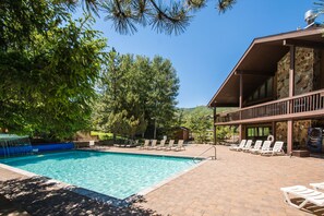 Pool - Red Pine W3 1 Bedroom 1 bath, Vacation Rental Free shuttle to the Canyons Village Base area. (Park City)