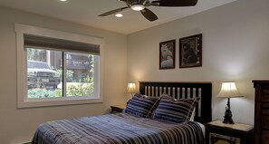 1 bedroom, iron/ironing board, free WiFi, bed sheets - Red Pine W3 1 Bedroom 1 bath, Vacation Rental Free shuttle to the Canyons Village Base area. (Park City)