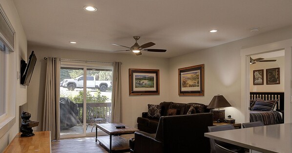 Interior - Red Pine W3 1 Bedroom 1 bath, Vacation Rental Free shuttle to the Canyons Village Base area. (Park City)