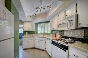 Fridge, microwave, oven, stovetop - Spacious & modern condo surrounded by resort pools & hot tubs (Palm Springs)
