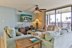 Living area - SUNDIAL T401 - 3 Bedroom top floor condo on Sanibel! (Sanibel)