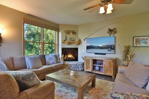TV, fireplace, DVD player - Corral at Breckenridge Raven Condo: Soaking Tub, Views (Breckenridge)
