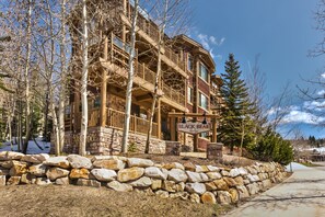 Exterior - 4 Masters & 2 Hot tubs! BBQ - Perfect for large family! (Deer Valley)