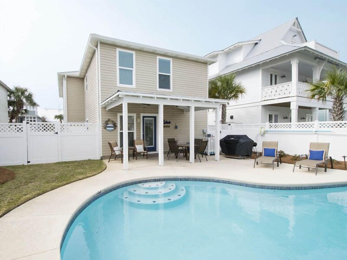Ocean Breeze | Pet Friendly, Beach Front, Pool!