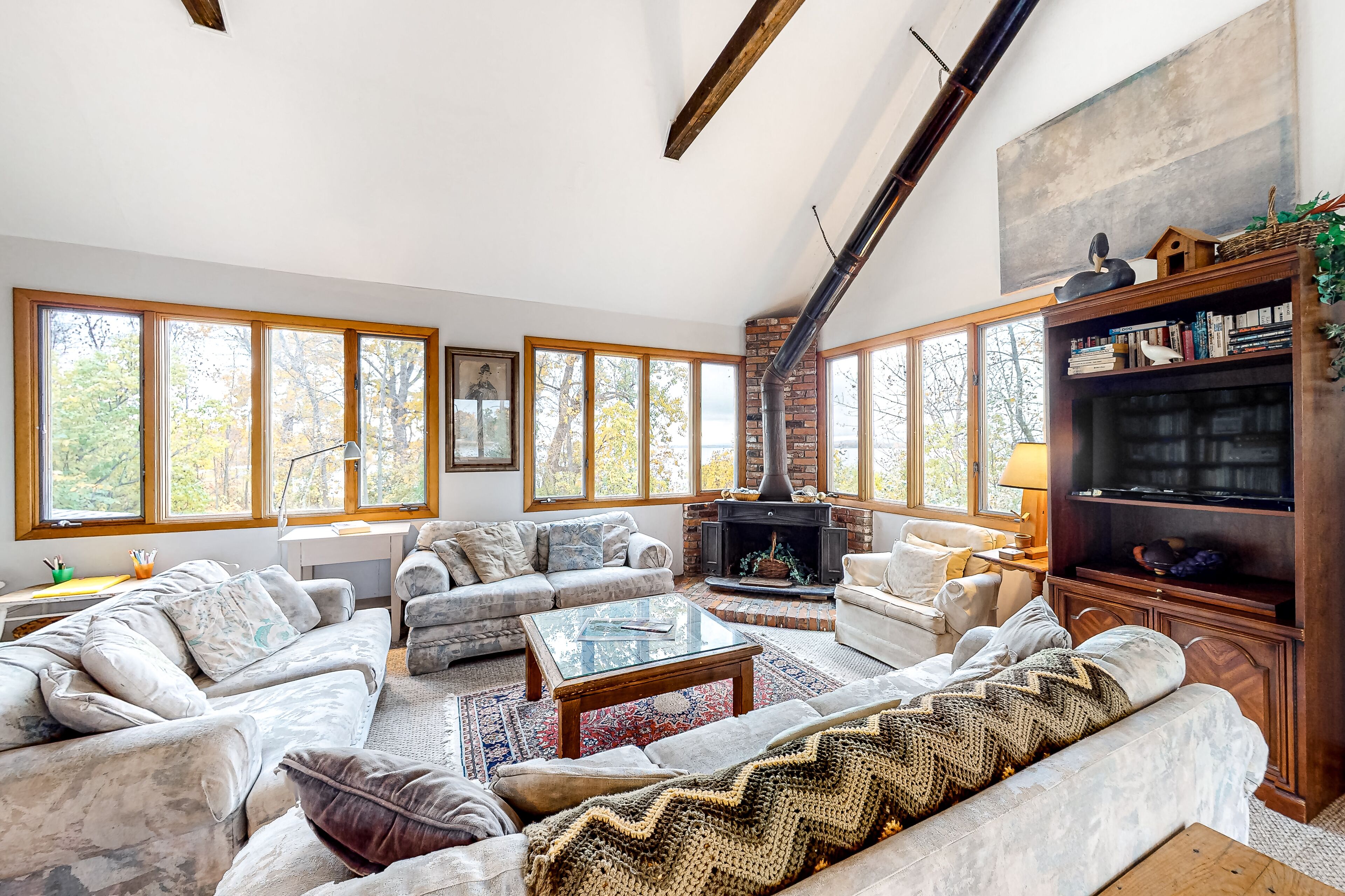 Tv, böcker och en stereo