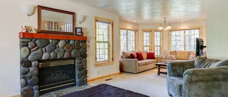 Tv, pejs, dvd-afspiller, stereoanlæg