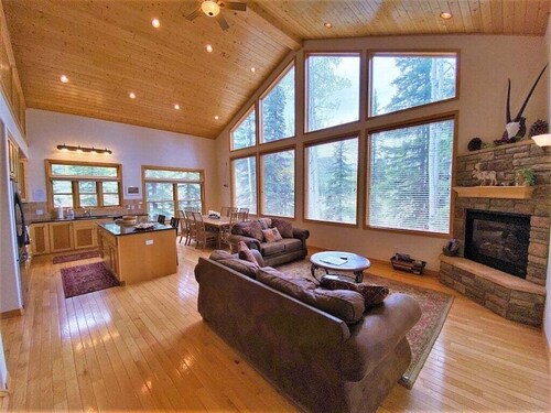 Spacious Lodge with Pond just 1 Mile to Purgatory Ski Resort