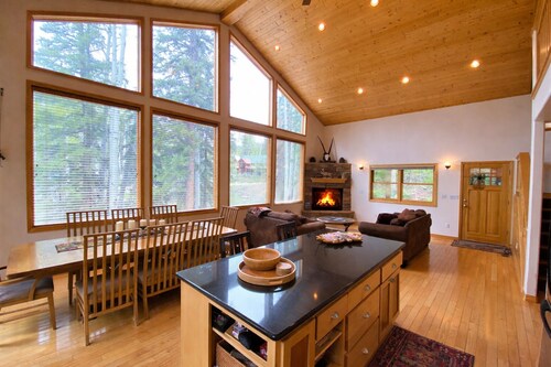 Spacious Lodge with Pond just 1 Mile to Purgatory Ski Resort