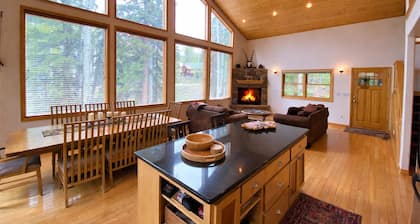 Spacious Lodge with Pond just 1 Mile to Purgatory Ski Resort