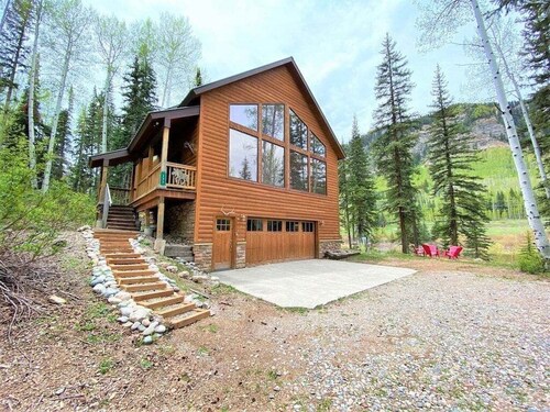Spacious Lodge with Pond just 1 Mile to Purgatory Ski Resort