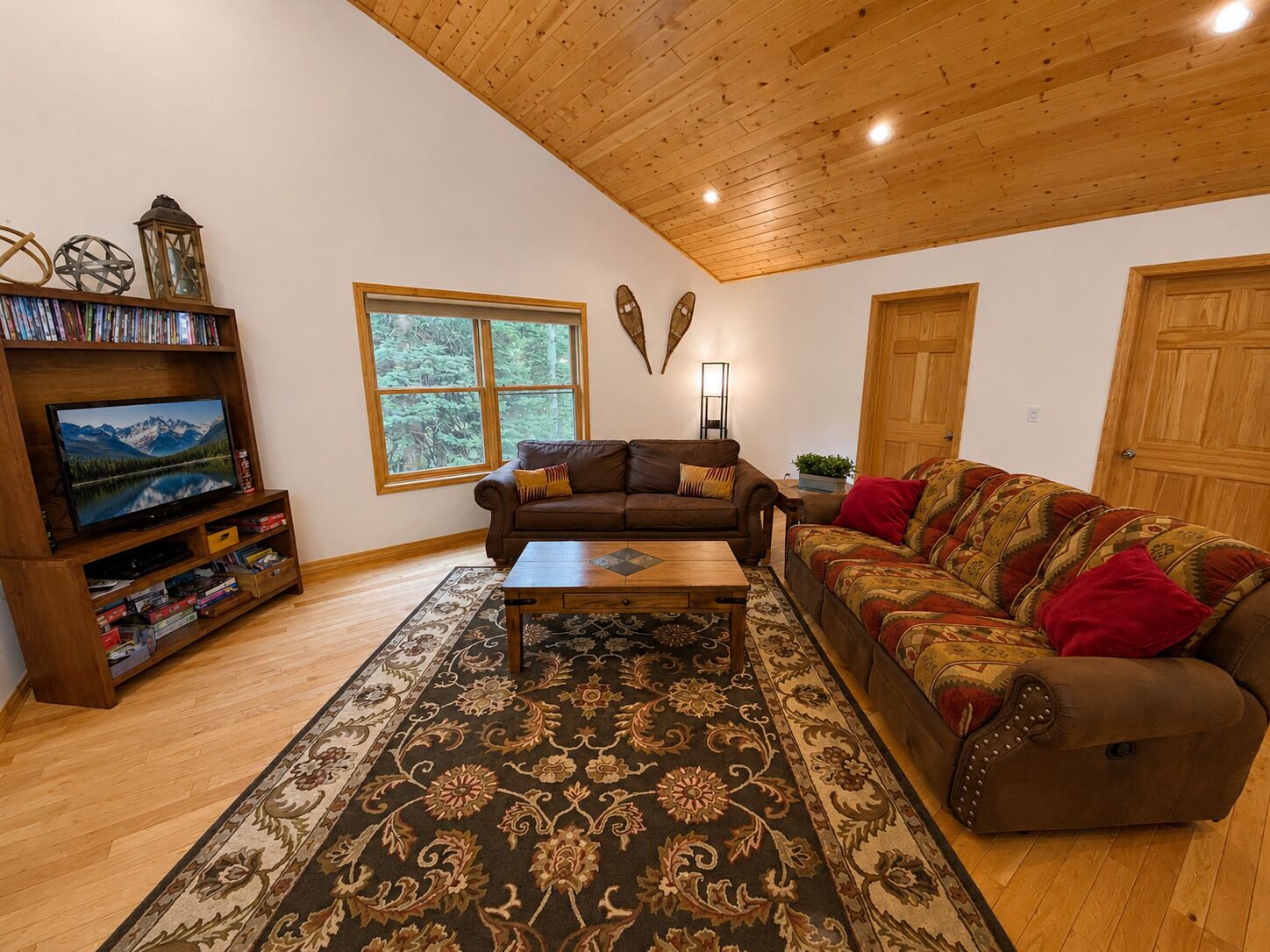 TV, fireplace, DVD player, ping pong