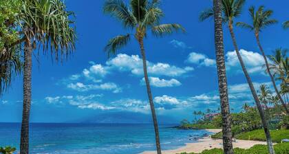 Beachfront Wailea condo w/ pool, hot tub and sunset lanai