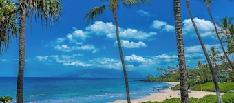 Beachfront Wailea condo w/ pool, hot tub and sunset lanai