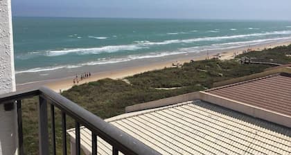 Beachfront! Studio - Panoramic beach to bay views, Pool, Hot tub, BBQ